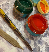 Load image into Gallery viewer, 10 shades of natural colors extracted from fruits, plants and clay. Vibrant long lasting colors with long shelf life